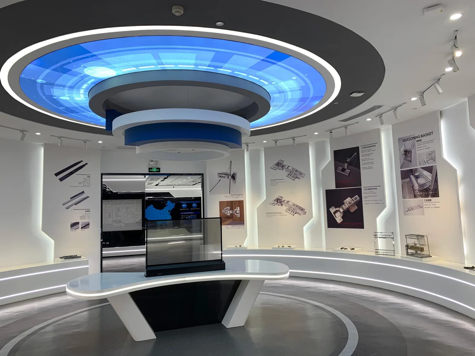 Drawer slide and furniture hardware displays in the WANYILONG product showroom